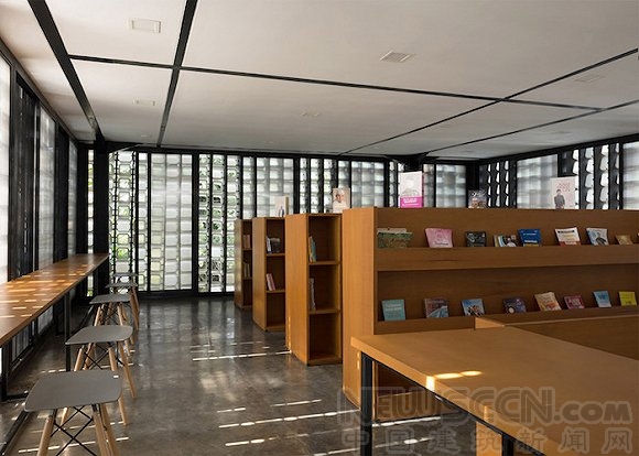 用2000个冰淇淋盒子建造的图书馆