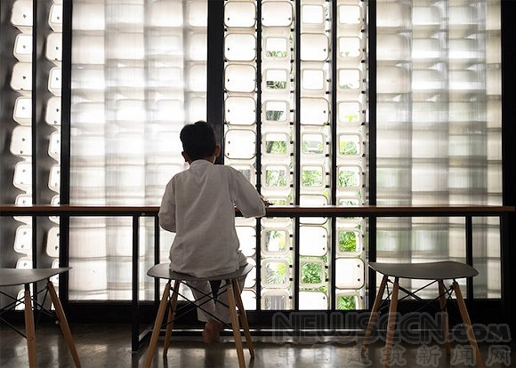 用2000个冰淇淋盒子建造的图书馆