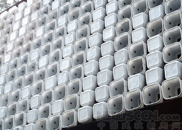 用2000个冰淇淋盒子建造的图书馆